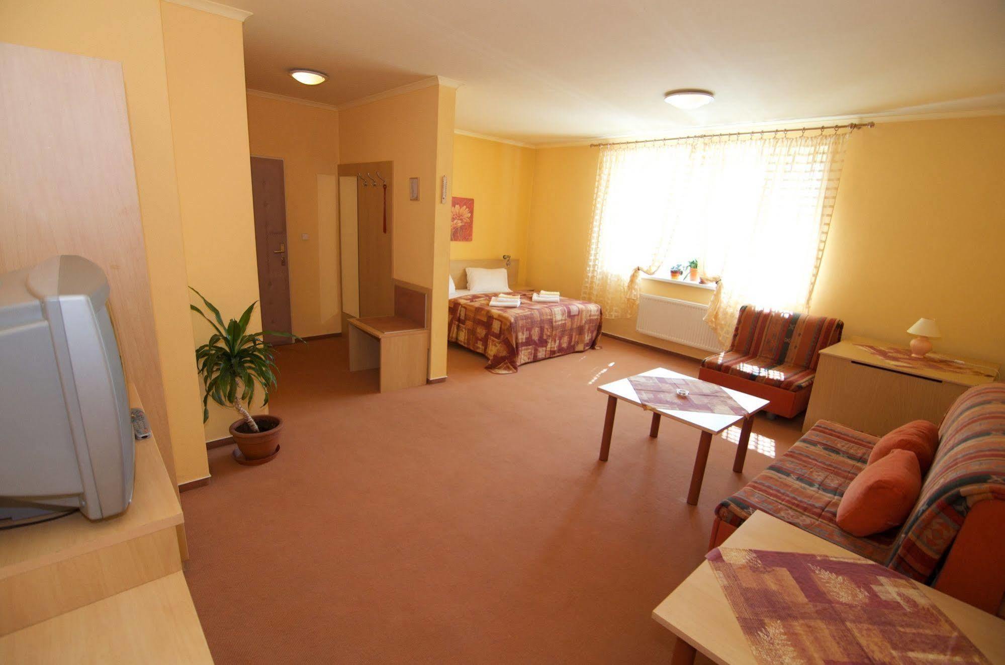 Hotel Steve Liptovský Mikuláš Buitenkant foto
