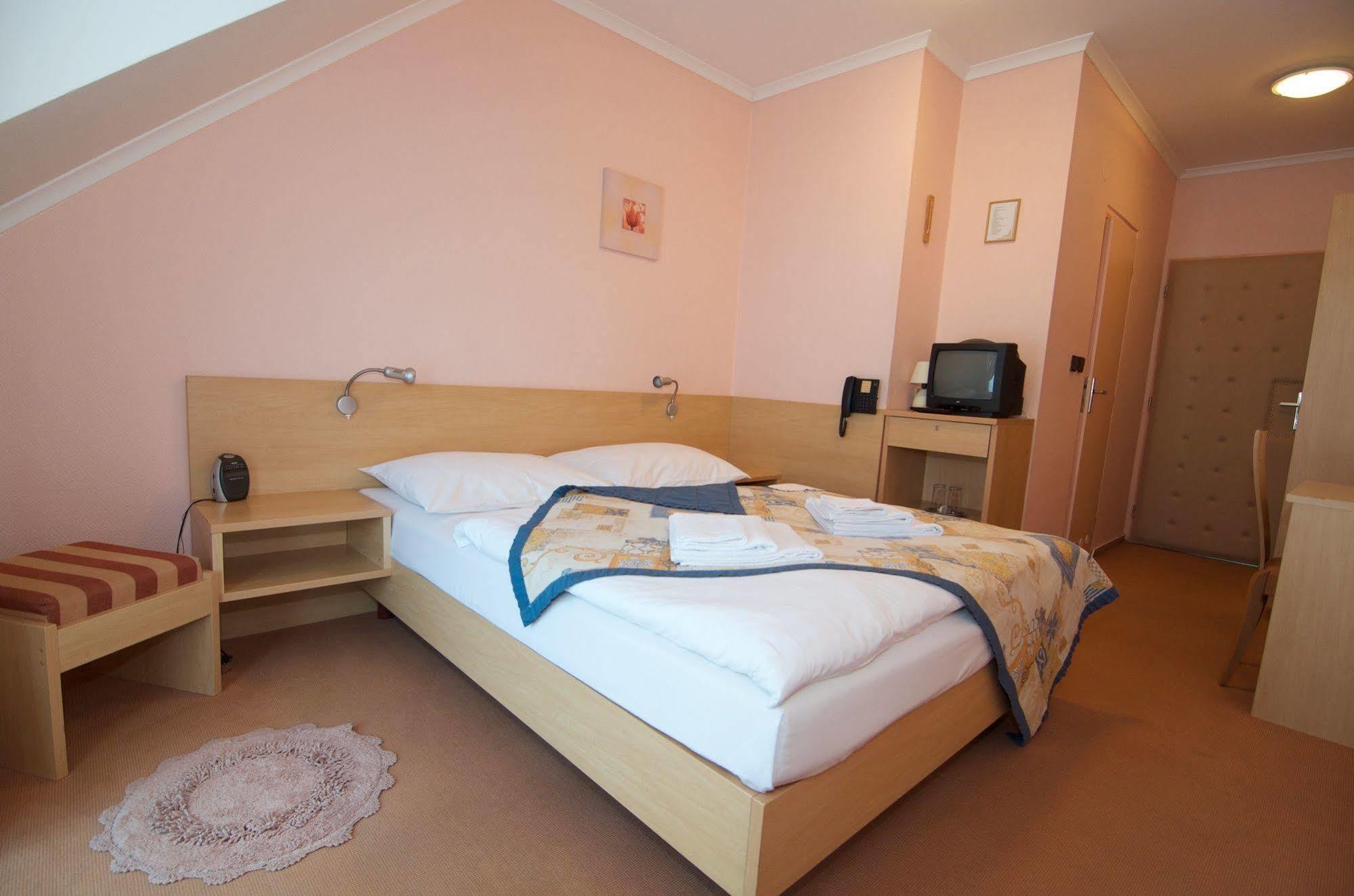 Hotel Steve Liptovský Mikuláš Buitenkant foto