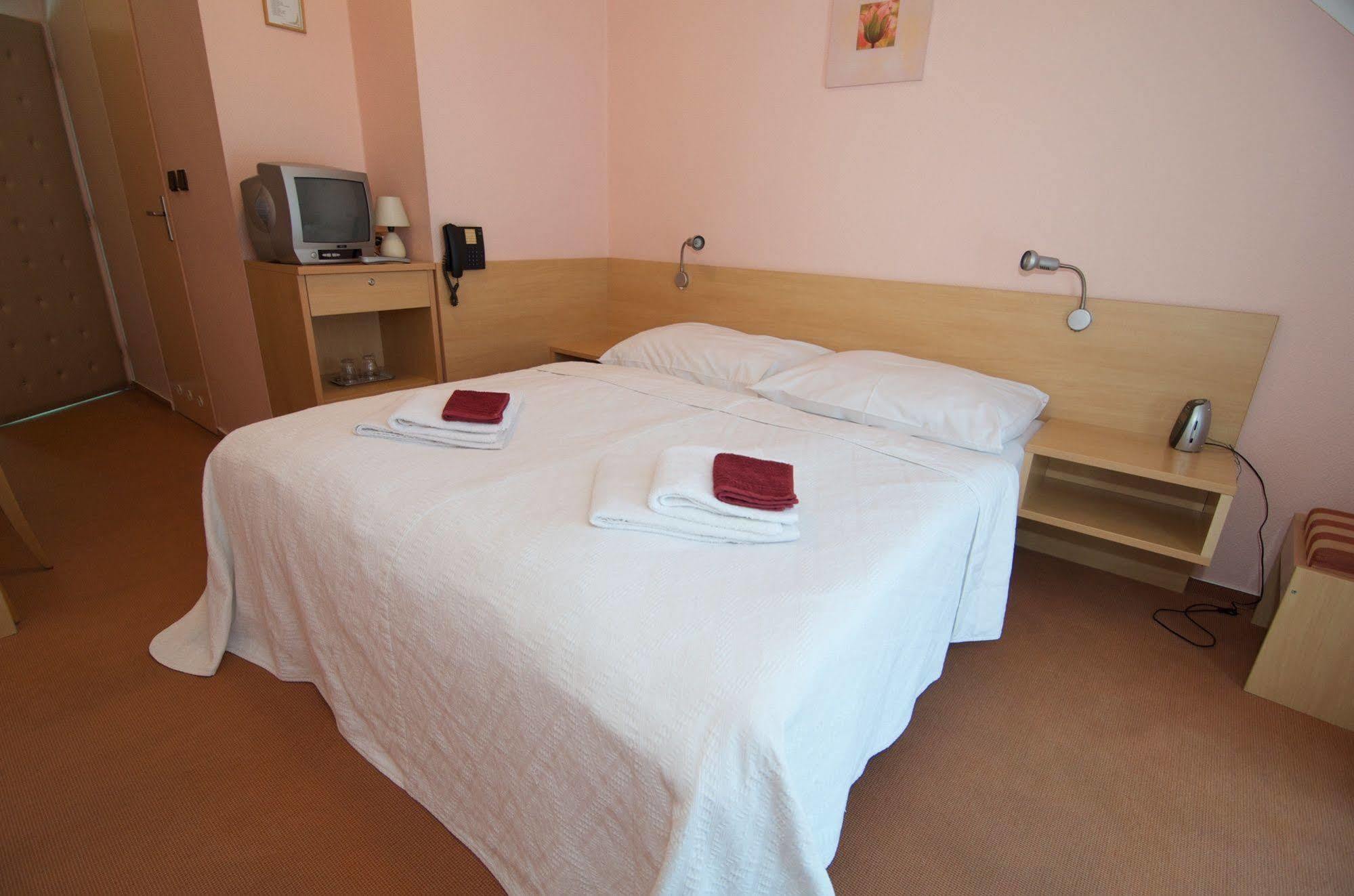 Hotel Steve Liptovský Mikuláš Buitenkant foto